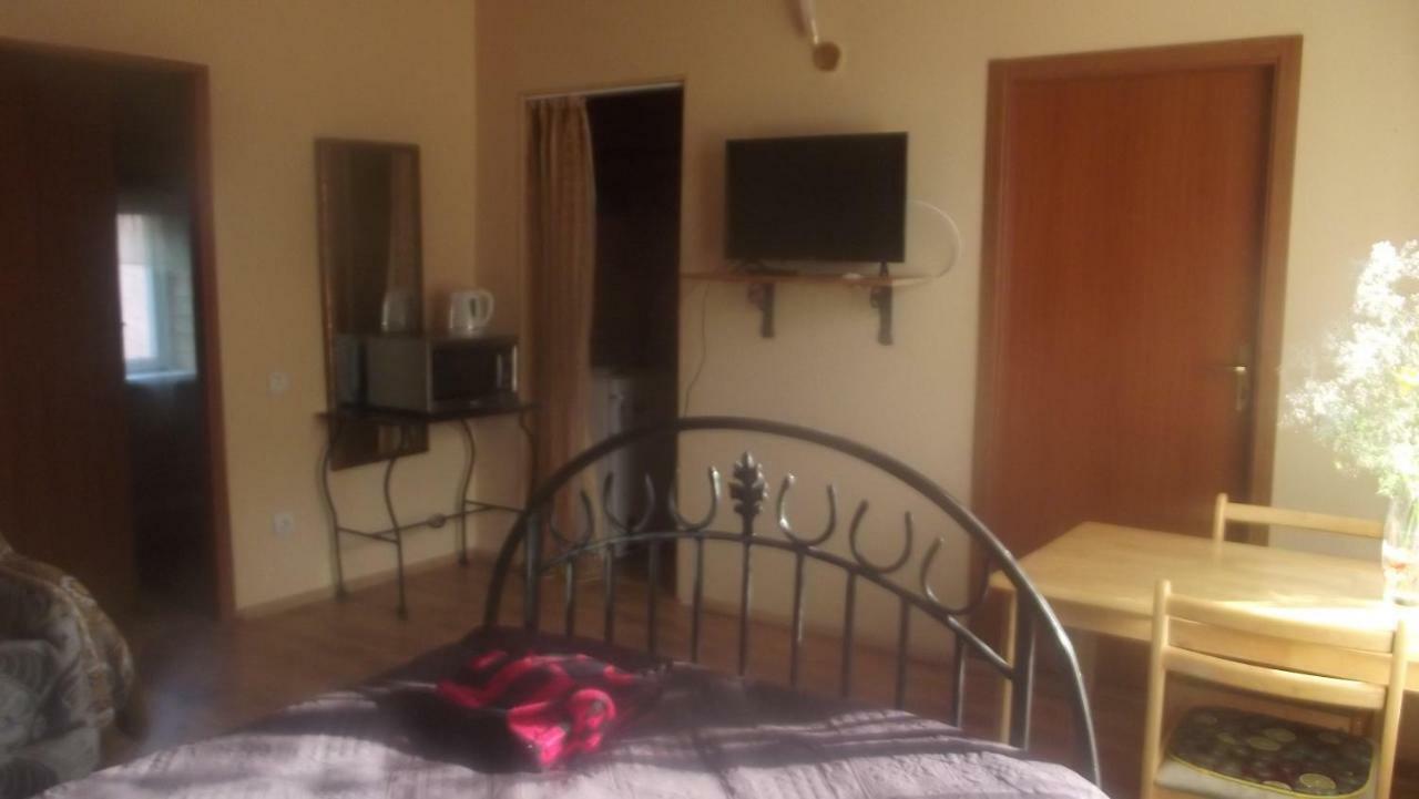 Hotel Viesu Nams "Laimes Pakavs" Straupe Exterior foto